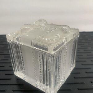 vintage lead crystal trinket/vanity box ribbed frosted design